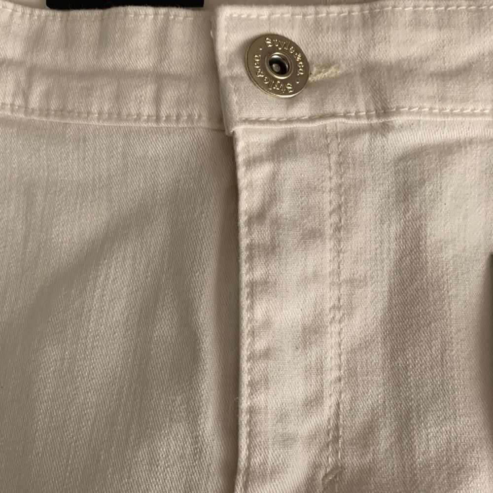 STYLE‎ &CO CREAM COLOR JEANS WITH EMBROIDERED POCKET, sz18 - Picture 3 of 7
